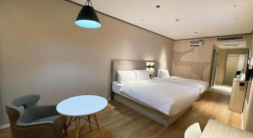 Hanting Hotel Harbin Railway Station Square Esterno foto