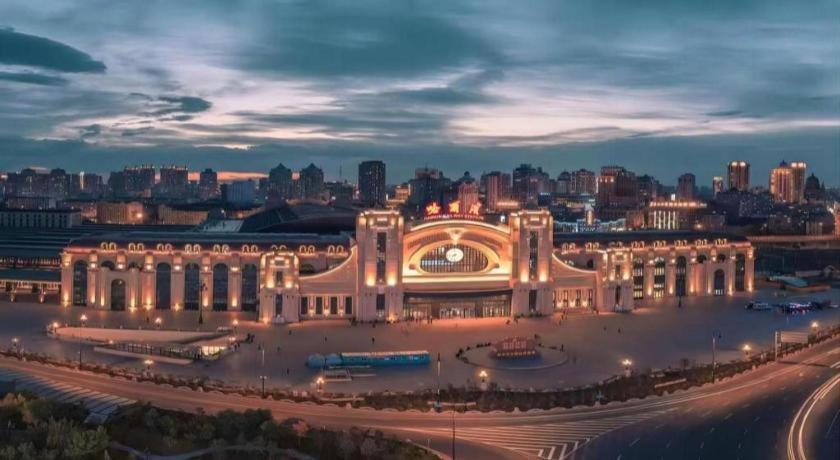 Hanting Hotel Harbin Railway Station Square Esterno foto